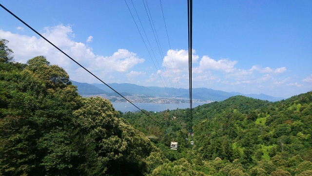 千光寺山ロープウェイで山頂を目指す